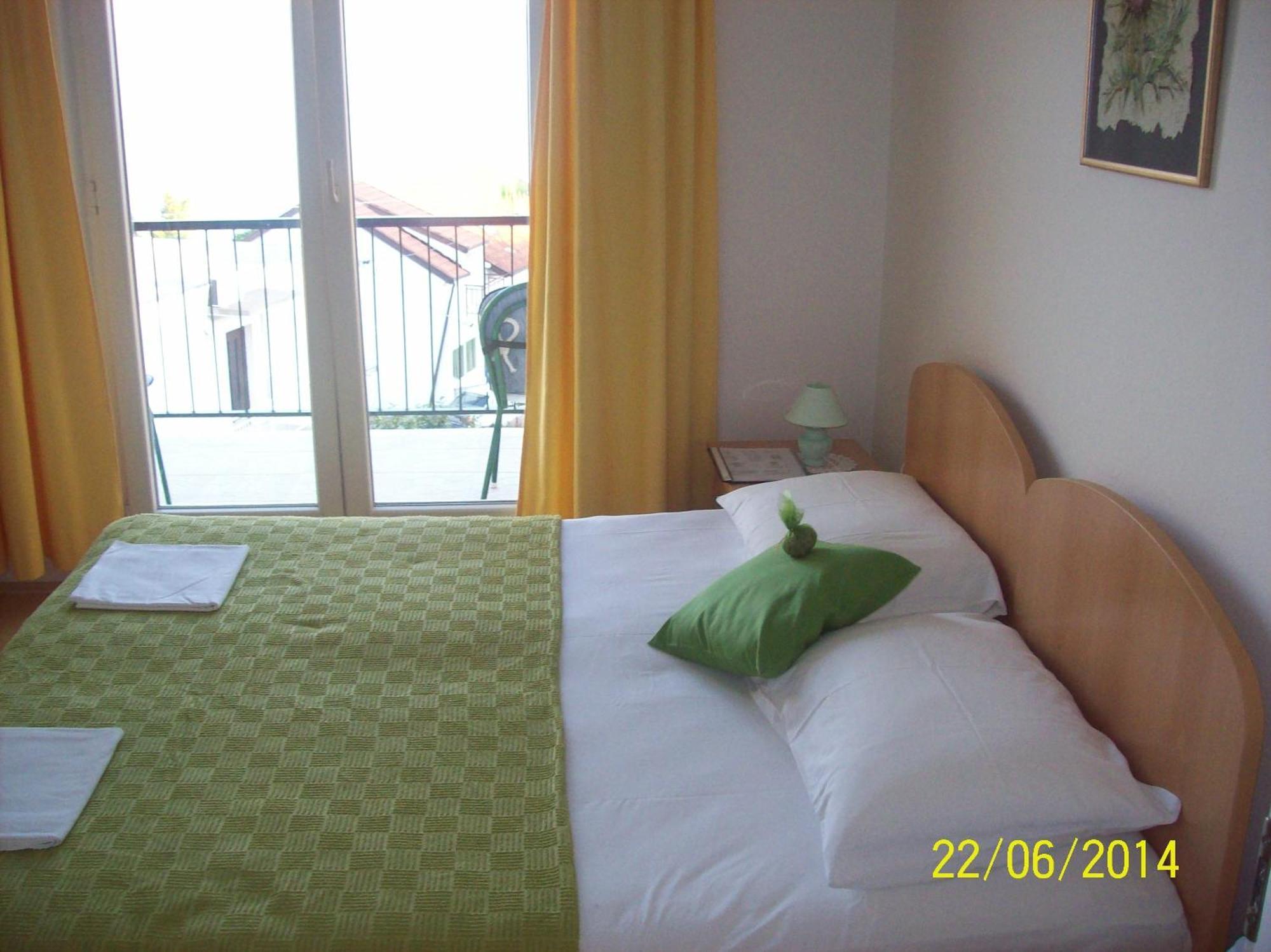 Guesthouse Podaca Esterno foto